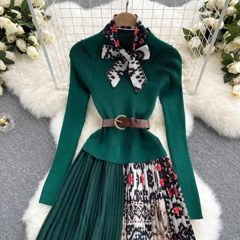 Vestido Maria Jones com Lenço - Verde Escuro - Manga Longa - Plissado